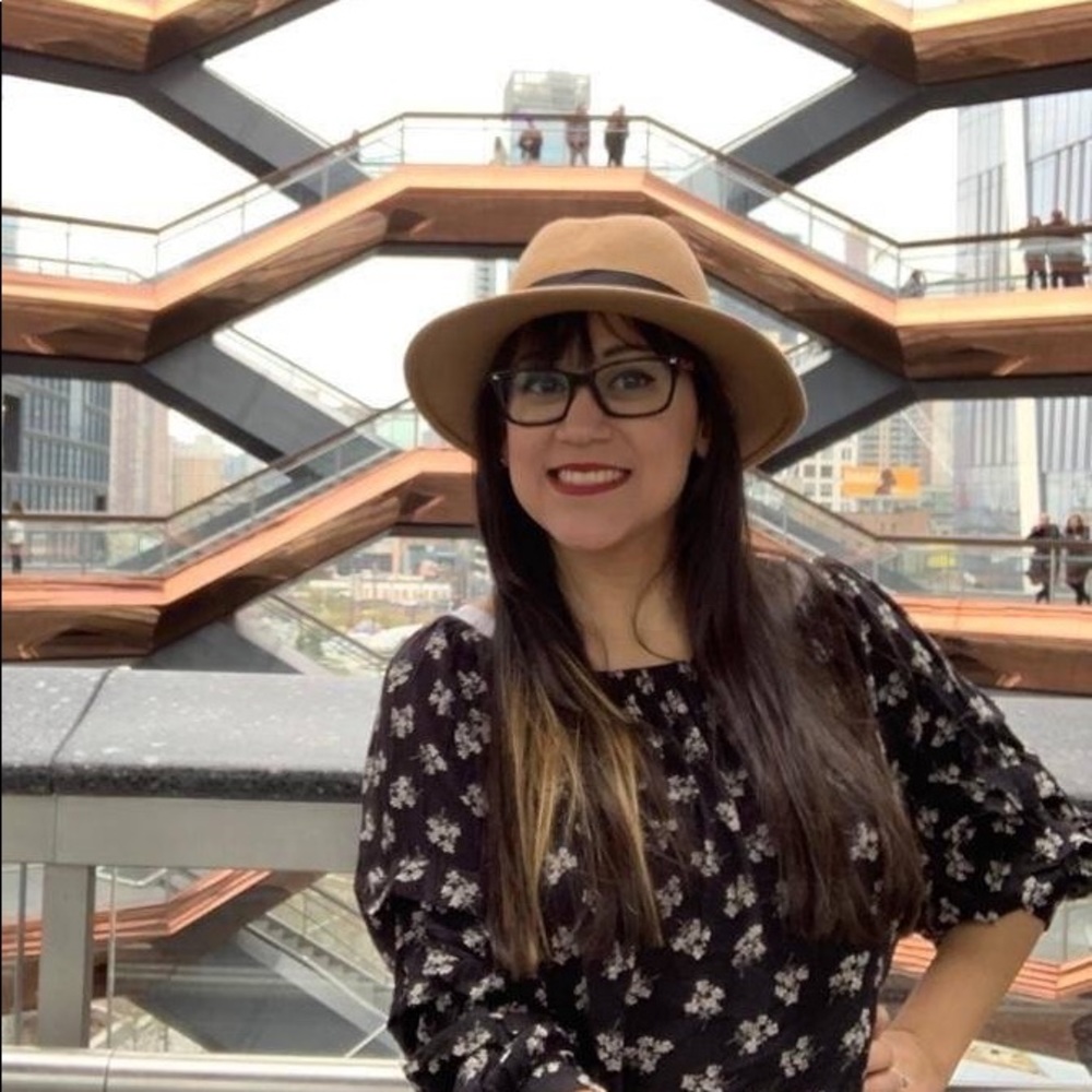 Meet your Posher, Monica V Hine